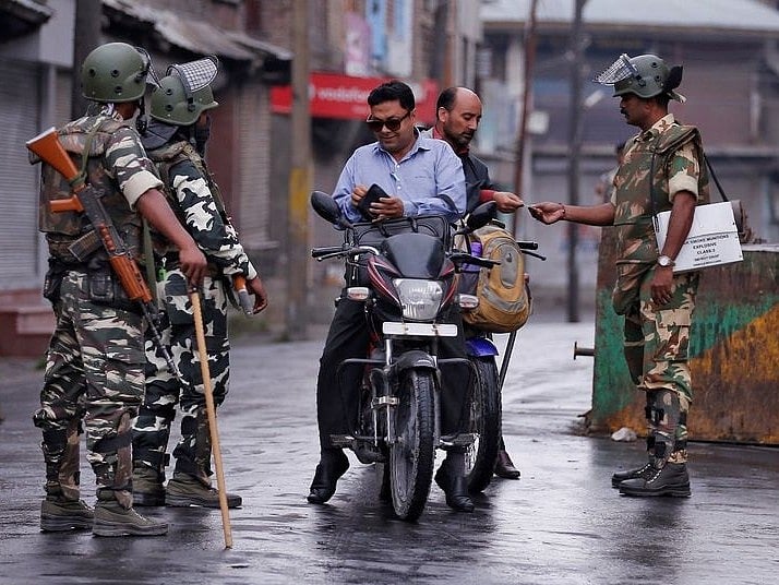 ভারতনিয়ন্ত্রিত কাশ্মীরে নতুন আতঙ্ক ভিপিএনে নিষেধাজ্ঞা, কেন মোদি সরকারের এ নিয়ন্ত্রণ