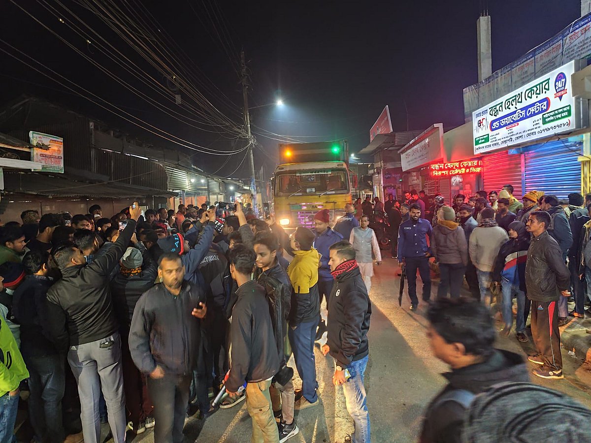 ভোলায় প্রসূতির মৃত্যু, ক্ষুব্ধ স্বজনদের ক্লিনিকে হামলার চেষ্টা