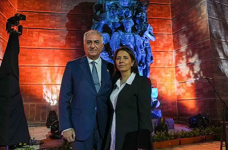 ইরানের নির্বাসিত ‘যুবরাজ’ কে এই রেজা