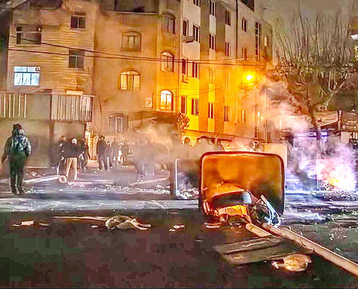 ইরান বাইরের দুনিয়া থেকে কত দিন বিচ্ছিন্ন থাকবে