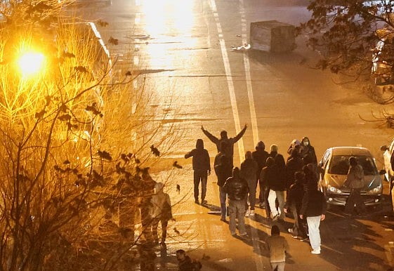 ইরানে বারবার বিক্ষোভ সত্ত্বেও শাসকগোষ্ঠী কীভাবে ক্ষমতায় টিকে থাকে