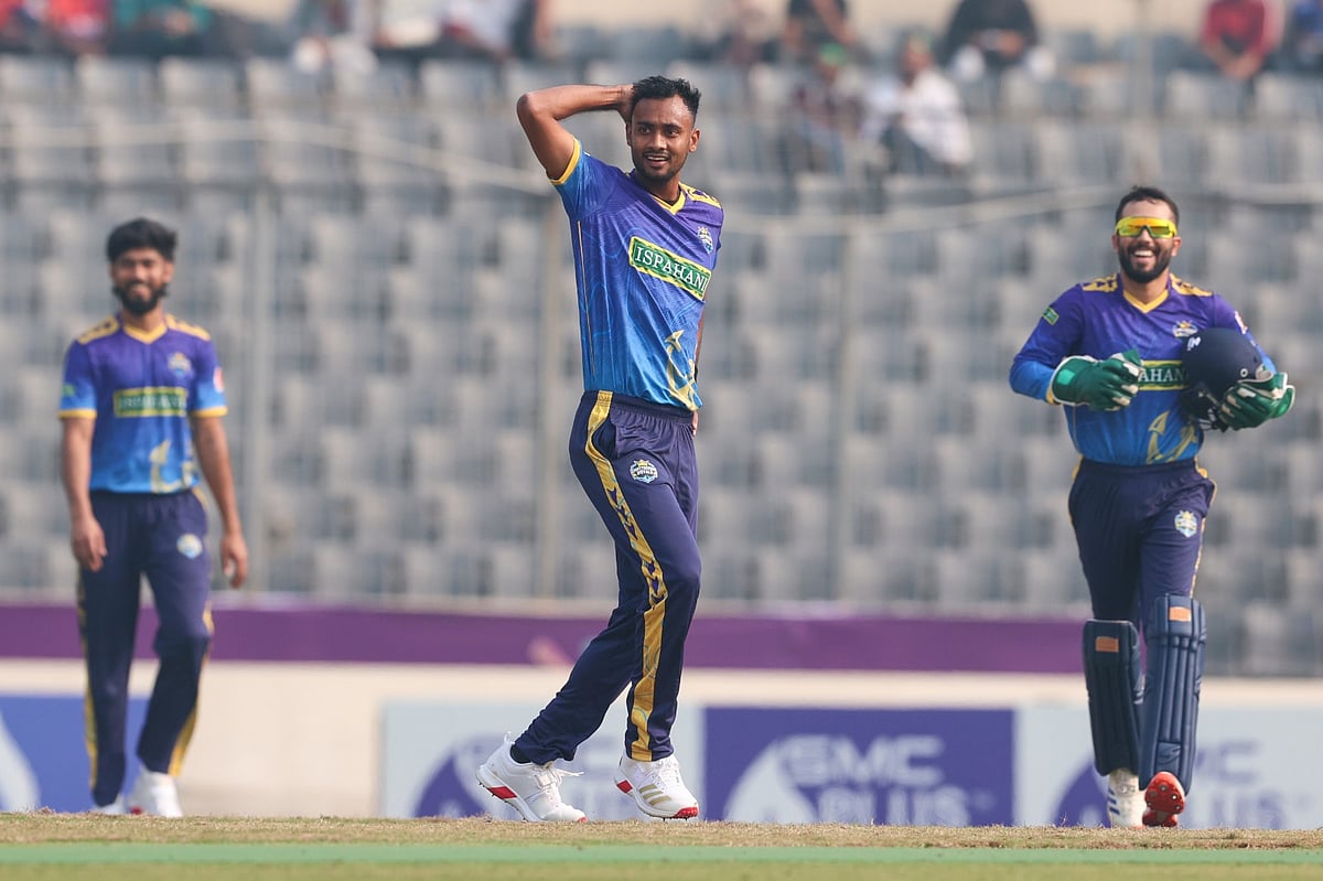 বিপিএল: হ্যাটট্রিক পেলেন না শরীফুল, অষ্টম উইকেট হারাল নোয়াখালী