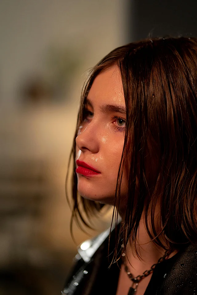 গরম পানিতে চুলের কেরাটিন প্রোটিনের স্ট্রাকচার দুর্বল হয়