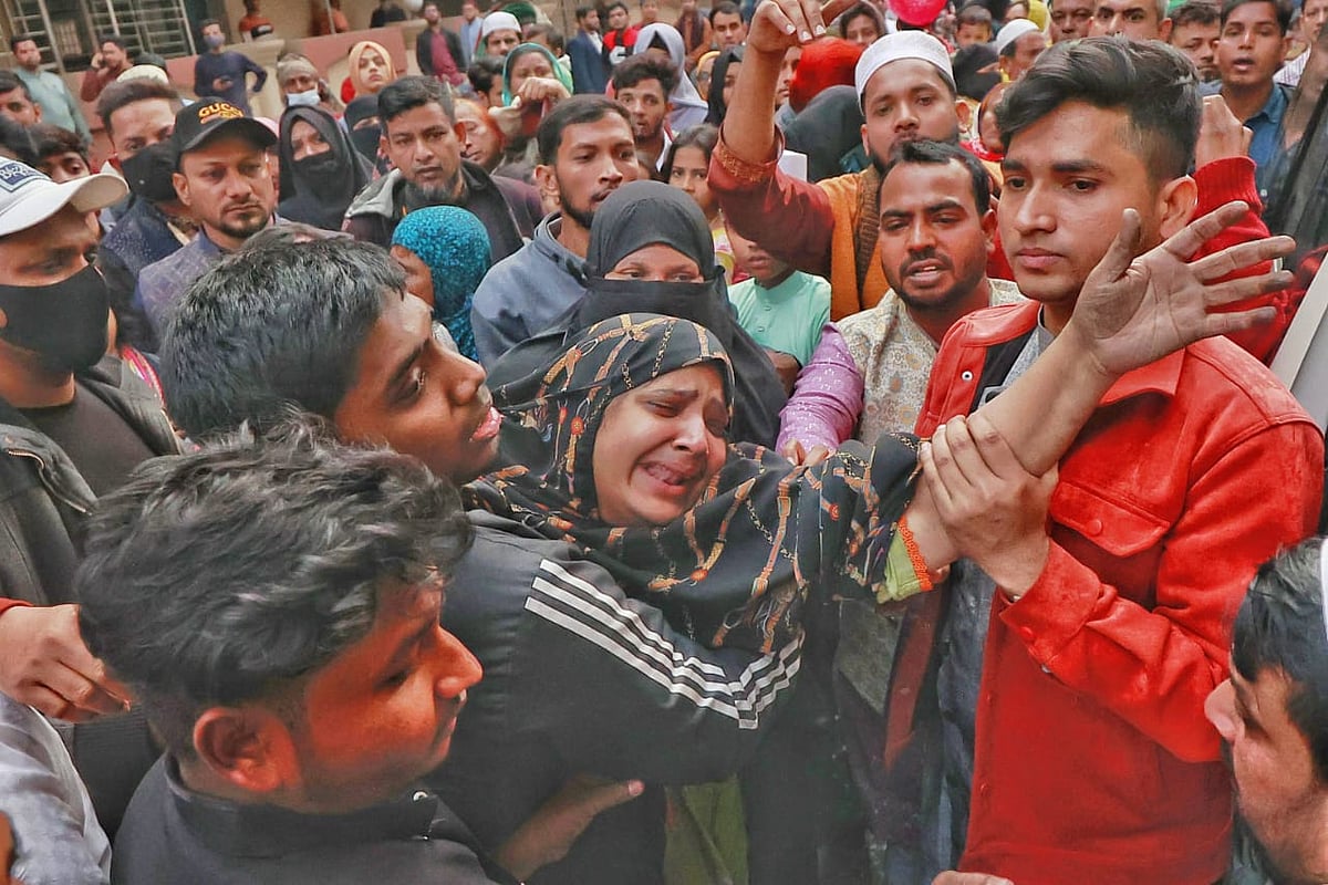 ‘ছেলেটা পরিবারসহ চলে গেল, কিছুই করতে পারিনি’ by আহমেদ উল্যা ইউসুফ