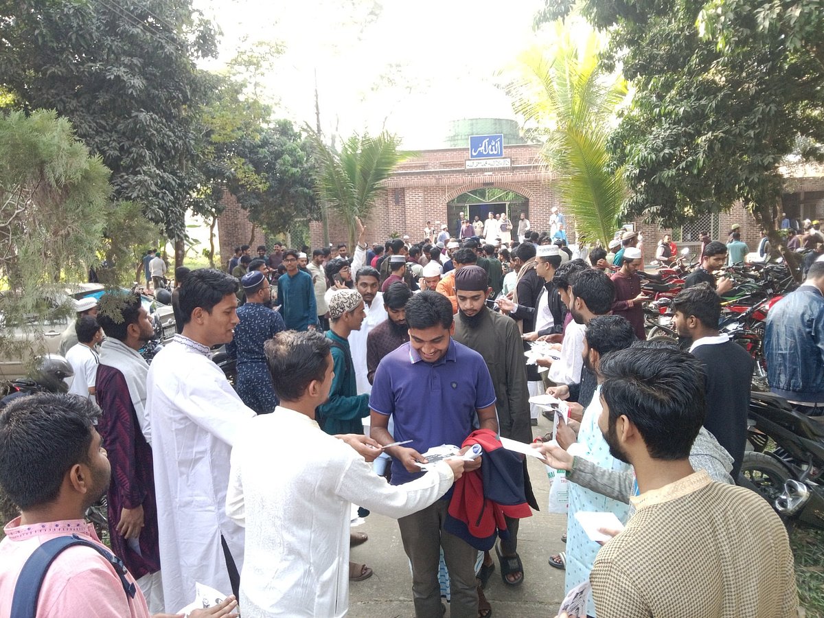 শাকসু নির্বাচন: ক্যাম্পাসে নির্বাচনী আমেজ, প্রচারণায় ব্যস্ত প্রার্থীরা