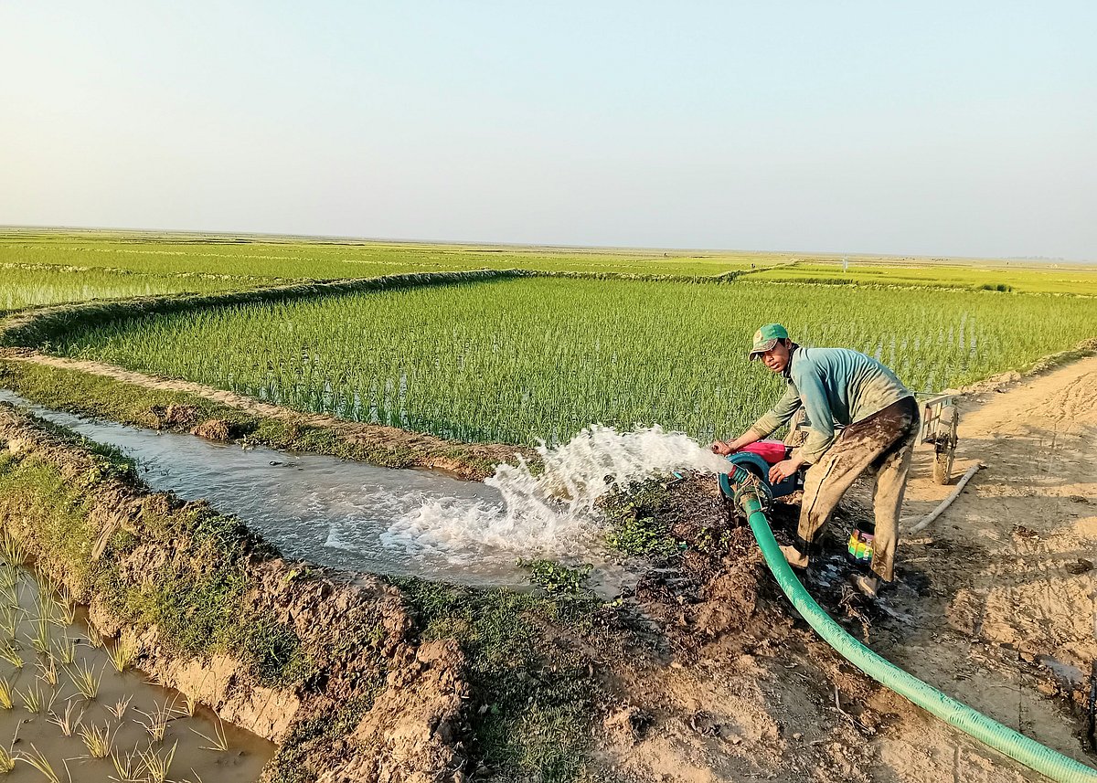 খালকাটা কর্মসূচি: ‘কৃষকেরা যদি পেছনে থাকে, তুমি এগিয়ে যাবে’
