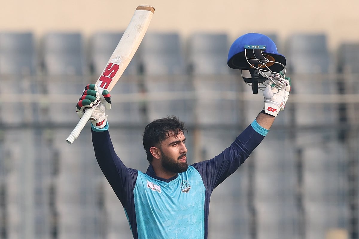 বিপিএল: ইসাখিলের সেঞ্চুরি, শেষ ১০ ওভারে নোয়াখালী করল ১২৬ রান