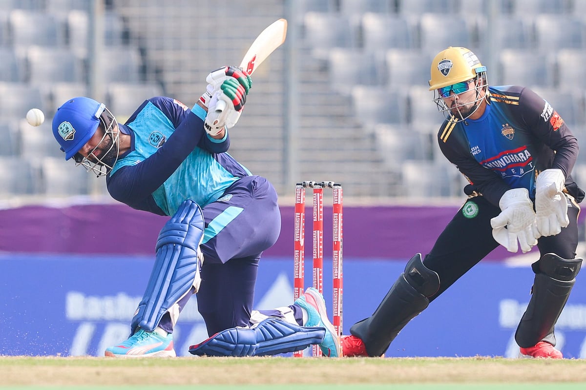 বিপিএল: হাসান ইসাখিলের ফিফটি, হাত খুলেছেন হায়দারও