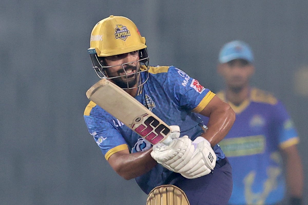 চট্টগ্রাম–ঢাকা: রান তাড়ায় ৩ ওভারে ৩ উইকেট নেই চট্টগ্রামের