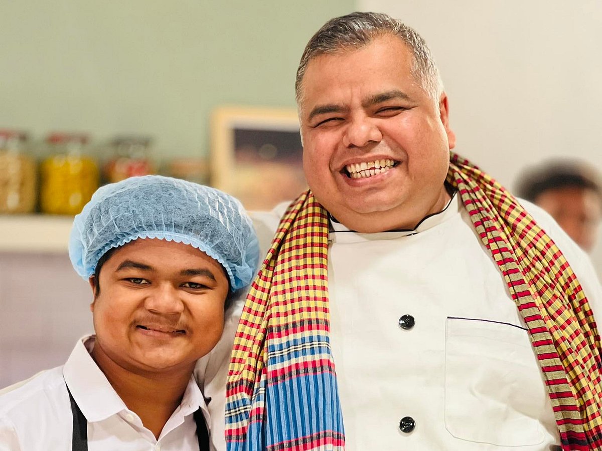 মুখের হাসিই বলে দেয়—ভেতরে কতটা ভালোবাসা...