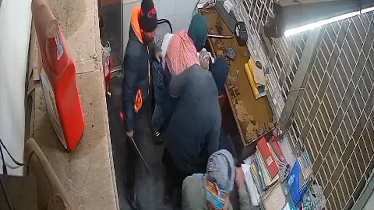 সিসিটিভিতে ধরা পড়ল ১১ ডাকাতের দুর্ধর্ষ ডাকাতি