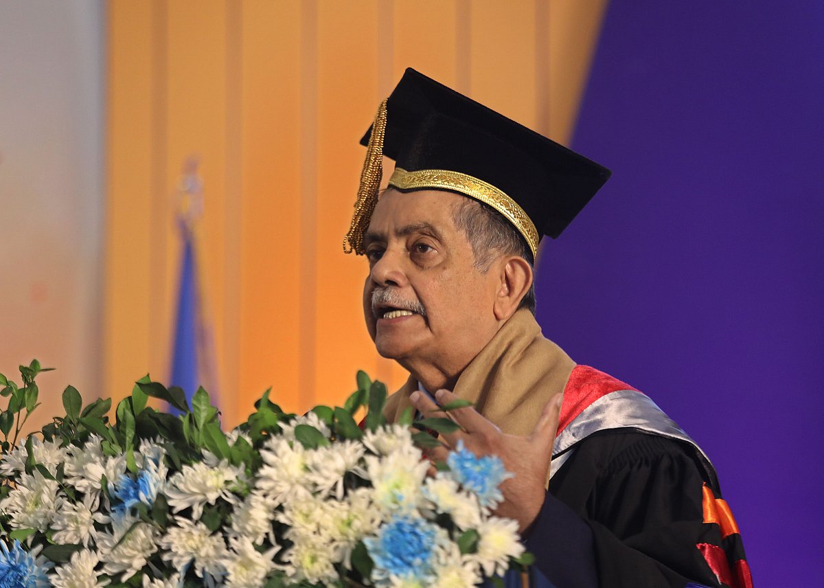 রাজনৈতিকভাবে বড় ধরনের উত্তরণের পথে রয়েছি: শিক্ষা উপদেষ্টা