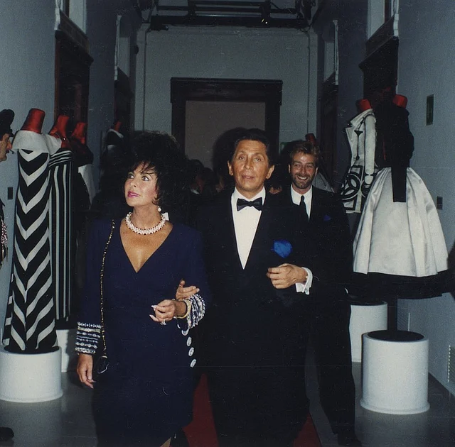 ১৯৬০ সালে ব্র্যান্ড শুরুর সময় থেকেই সুপারস্টার এলিজাবেথ টেইলর ভ্যালেন্তিনোর লাকি মাস্কট হয়ে ছিলেন। 