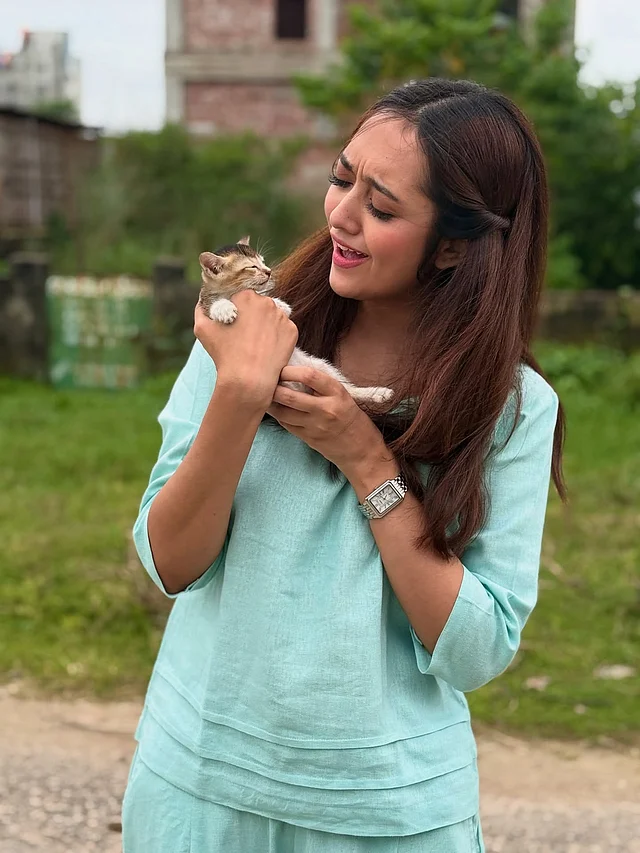 আবার বিড়ালছানার মাঝেই আনন্দ খুঁজে পান সংবেদনশীল মানুষ পারশা 