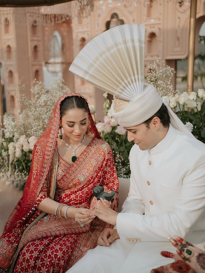 নওয়াজ শরিফের নাতির বিয়েতে ভারতীয় ডিজাইনারের পোশাক, চলছে তর্কবিতর্ক