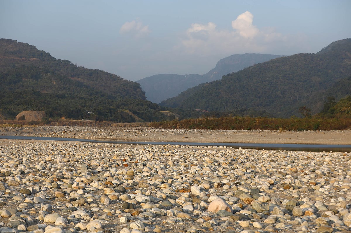 শীতে সাদা পাথর