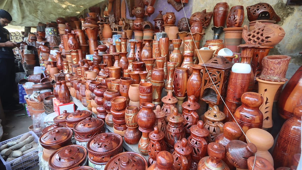 দৃষ্টিনন্দন মাটির তৈরি পণ্য