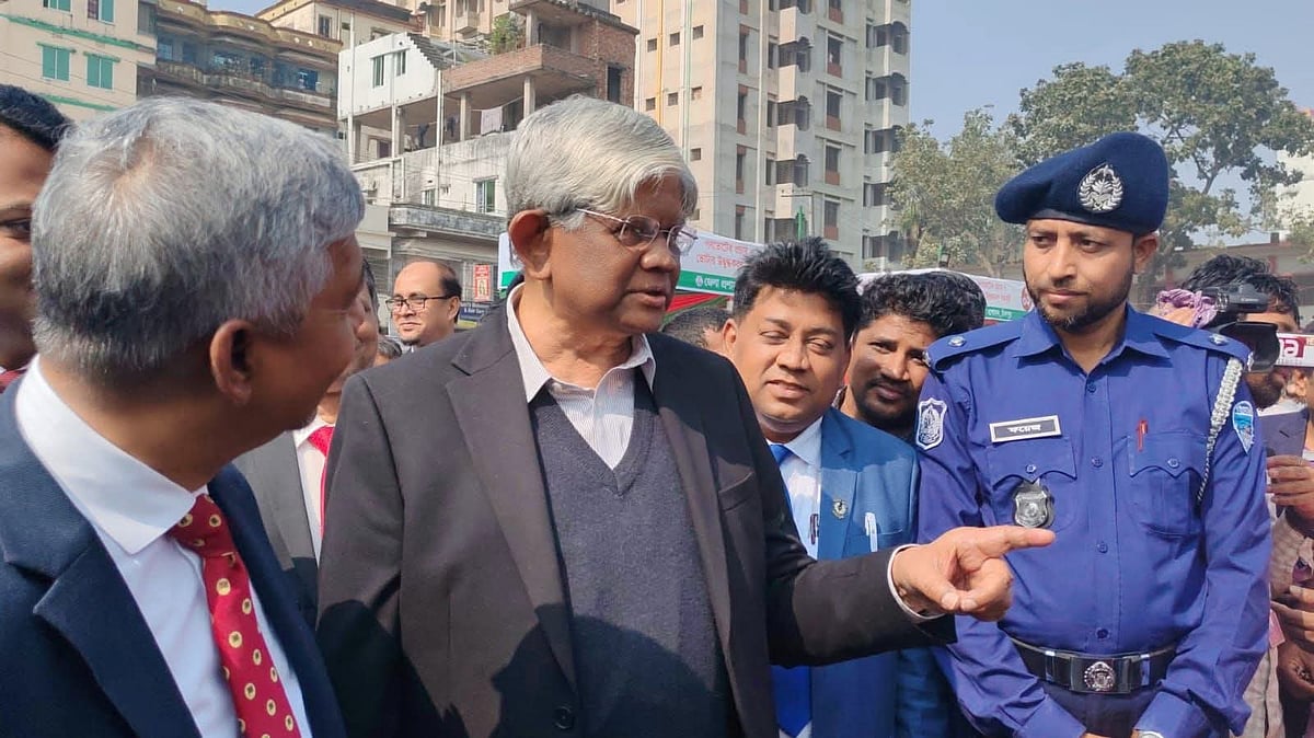 কেউ গুজবে কান দেবেন না, নির্দিষ্ট সময়েই ভোটের কার্যক্রম শেষ করব: অর্থ উপদেষ্টা