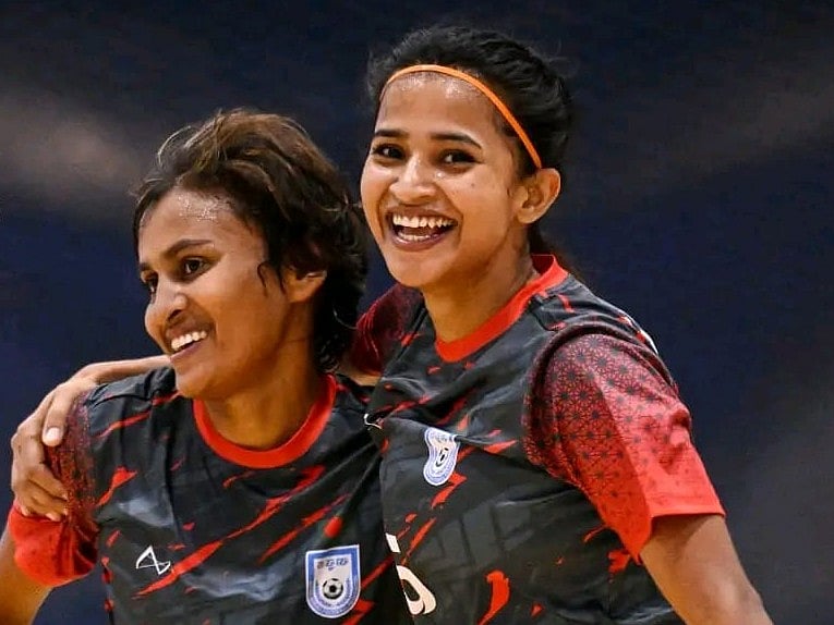 নেপালকে হারিয়ে শিরোপা লড়াইয়ে ফিরল বাংলাদেশ