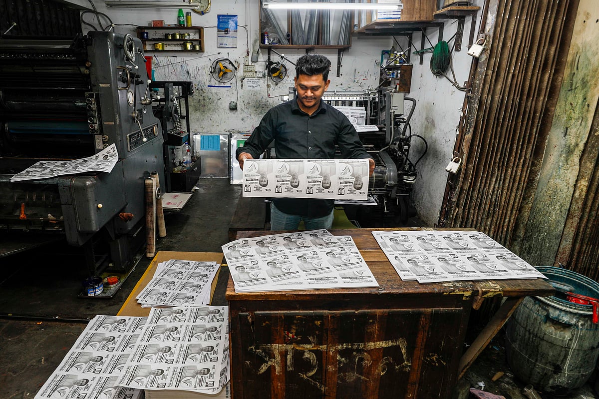 বন্দরনগরীর বিভিন্ন প্রেসে প্রার্থীরা ছাপানো শুরু করেছেন নির্বাচনী হ্যান্ডবিল (প্রচারপত্র)। 