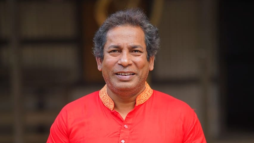 শুটিংয়ের ফাঁকে মোশাররফ করিম। ছবি: পরিচালকের সৌজন্যে