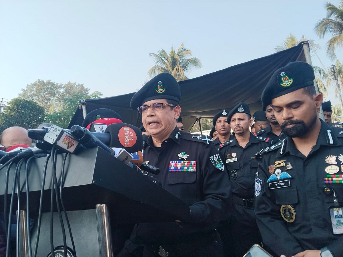 রাষ্ট্রের চেয়ে সন্ত্রাসীরা বড় নয়, জঙ্গল সলিমপুরের আস্তানা গুঁড়িয়ে দেওয়া হবে: র‍্যাবের মহাপরিচালক