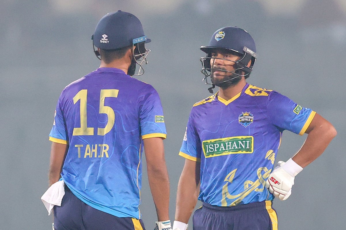 বিপিএল: জমে উঠেছে প্রথম কোয়ালিফায়ার, চট্টগ্রামের ৩ ওভারে প্রয়োজন ২৩ রান