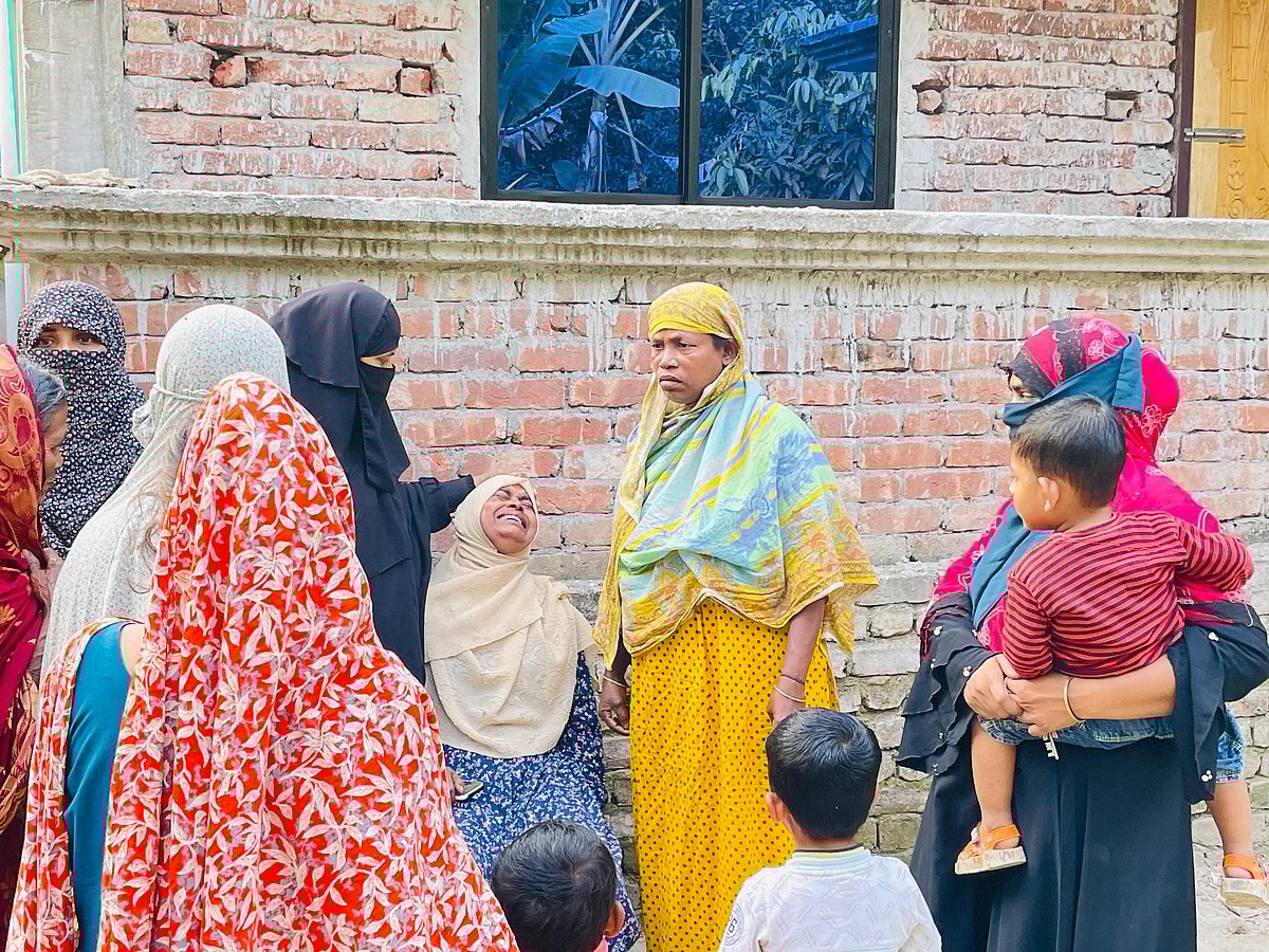 কুমিল্লার অলিপুরে মাতম, কান্না থামছে না স্বজনদের