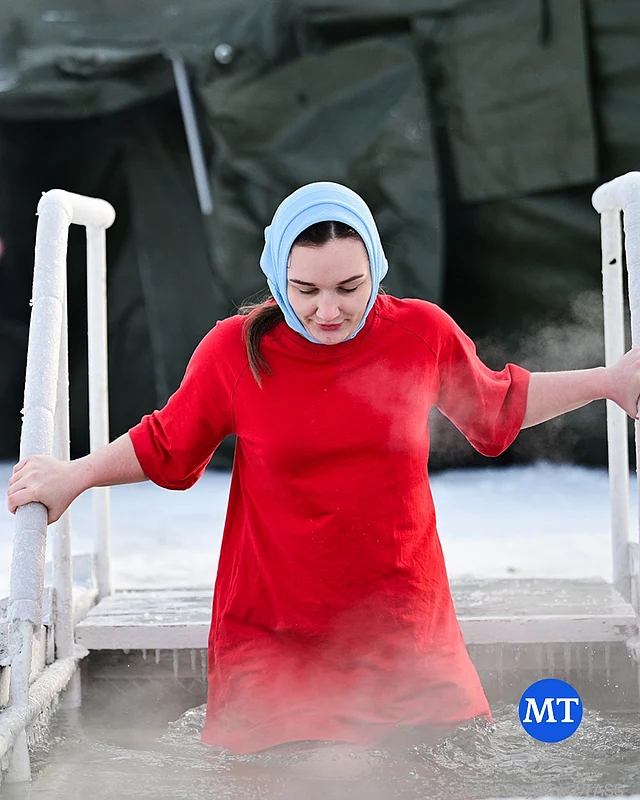 নারীরাও আসেন ডুব দিতে