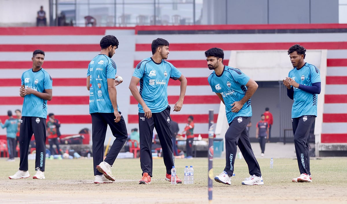 টসে জিতে বোলিংয়ে সিলেট