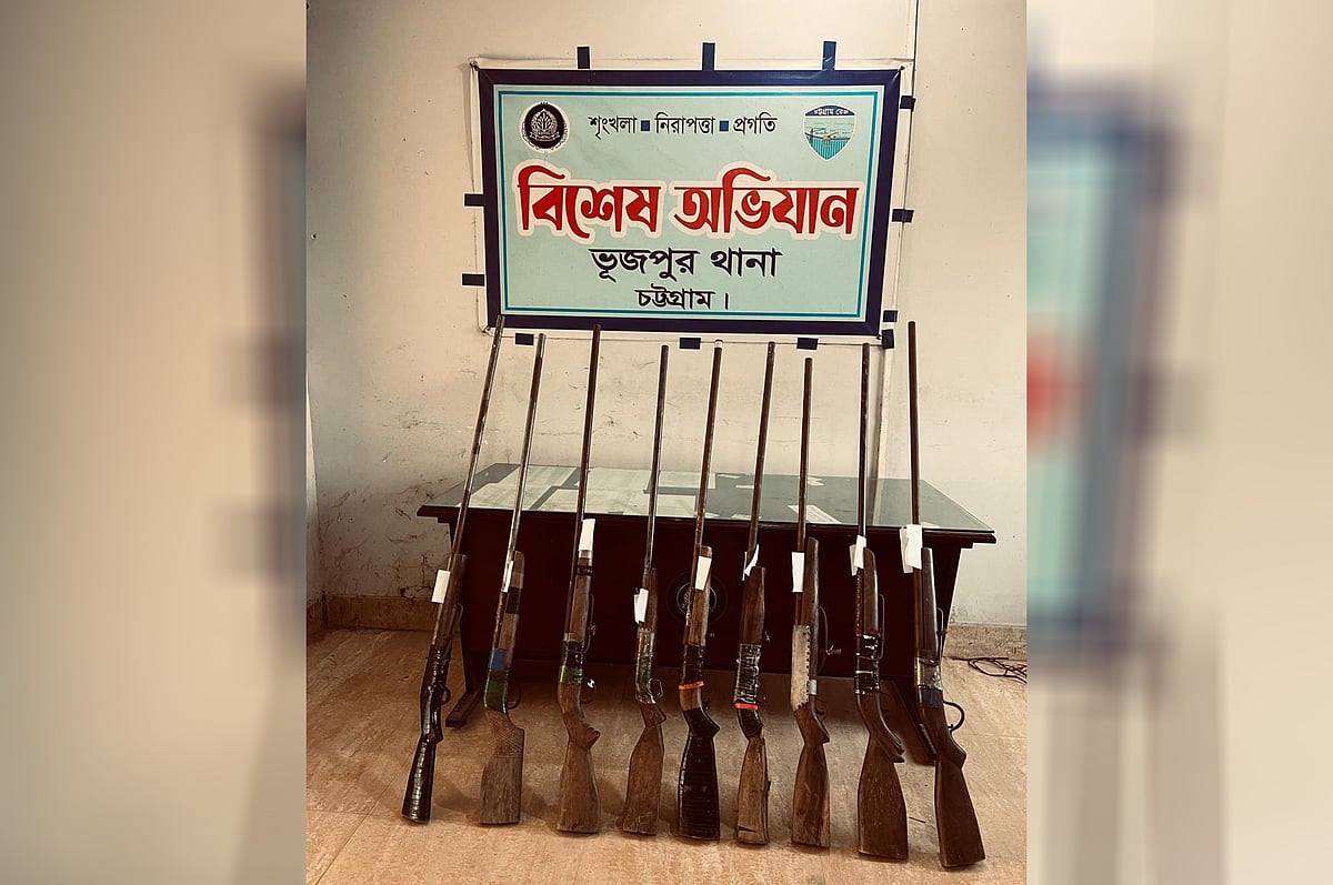 ফটিকছড়ির চা–বাগানে দুই বস্তায় ৯টি বন্দুক রেখে গেল কারা