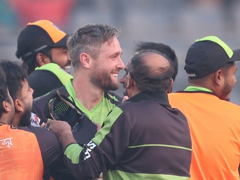 শেষ বলে ছক্কার সমীকরণ মিলিয়ে জয়—এমন কিছু আগে দেখেনি বিপিএল