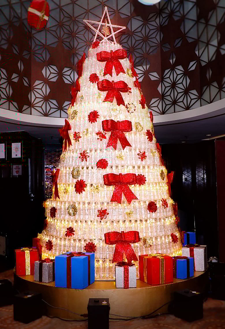 ক্রাউন প্লাজা ঢাকার পরিবেশবান্ধব বড়দিন উদ্‌যাপন প্রতিযোগিতায় বিজয়ী ট্রি অব রেডিয়েন্স