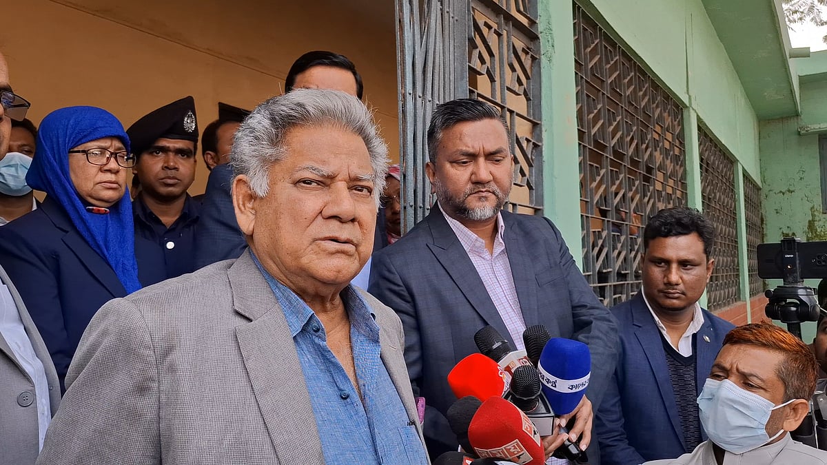 পুলিশ এখন ডান্ডা মারে না, গুলিও করে না—আমরা করতে দিই না: নৌপরিবহন উপদেষ্টা