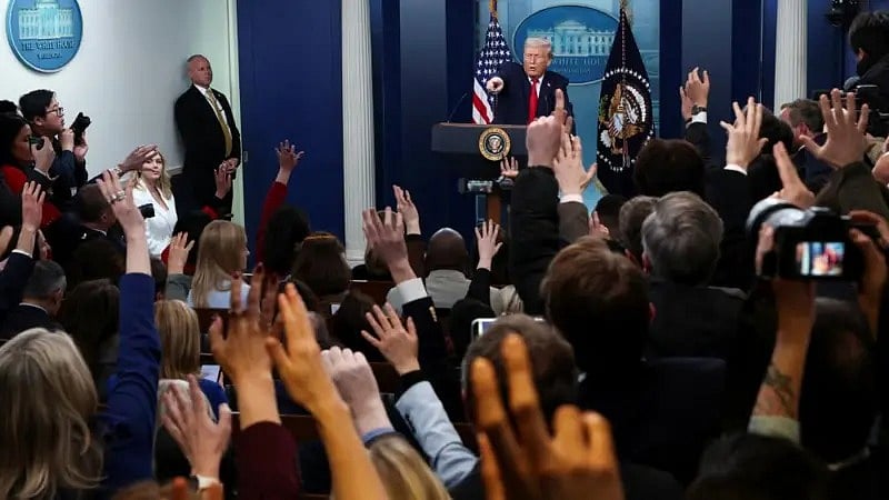 ট্রাম্প পুরো বিশ্বব্যবস্থাকে ওলটপালট করে দিচ্ছেন