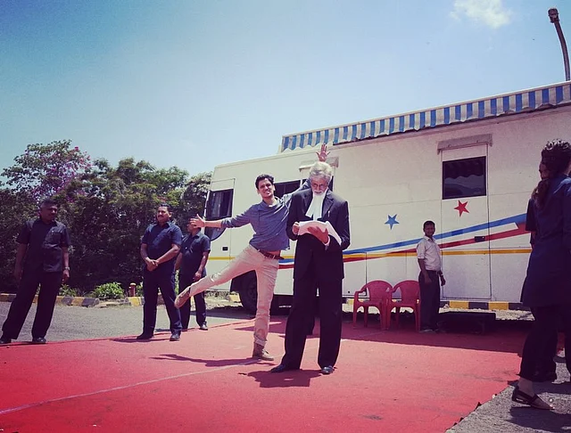 অমিতাভ বচ্চনের সঙ্গে মজা করছেন বিজয়