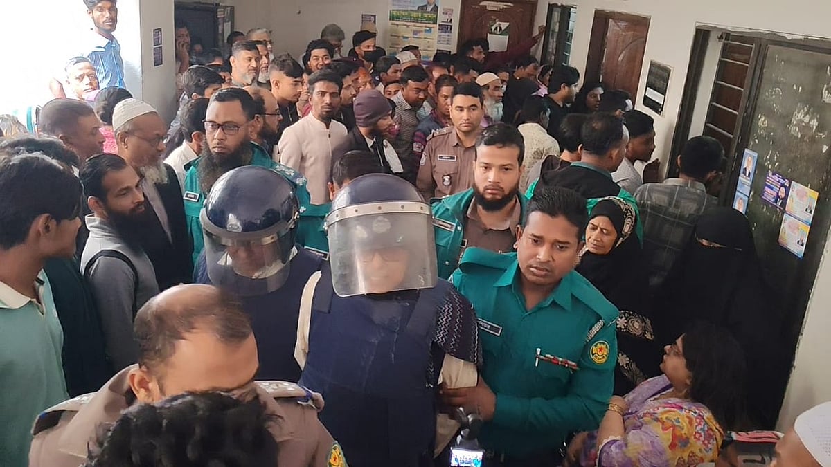 জিয়াউর রহমানকে নিয়ে ‘আপত্তিকর মন্তব্য’, মানহানির মামলায় মেনন–মানিক গ্রেপ্তার