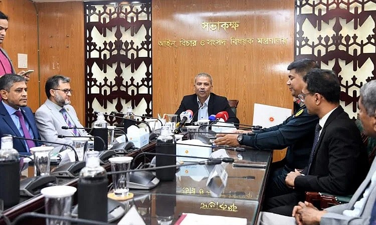 ই-বেইল বন্ডে জামিনের কয়েক ঘণ্টার মধ্যেই মিলবে কারামুক্তি: আইন উপদেষ্টা