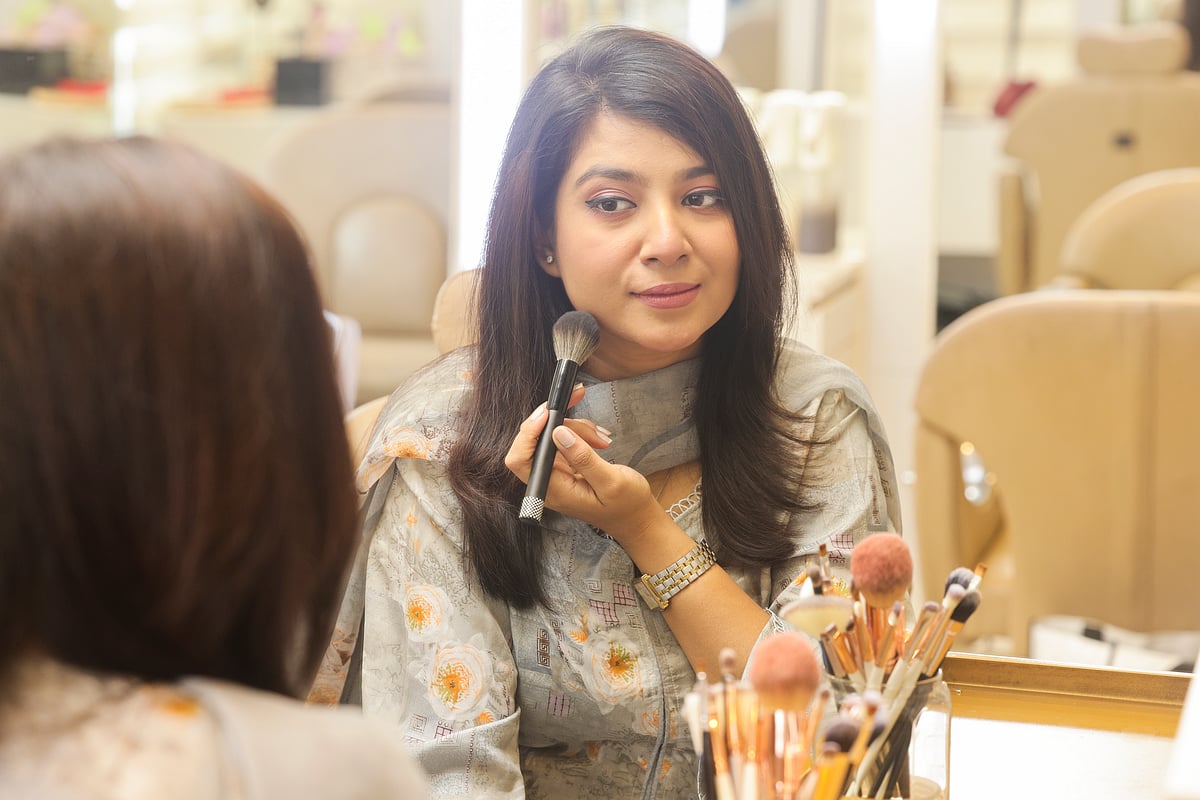 মেকআপ ব্রাশ কত দিন পরপর পরিষ্কার করবেন?