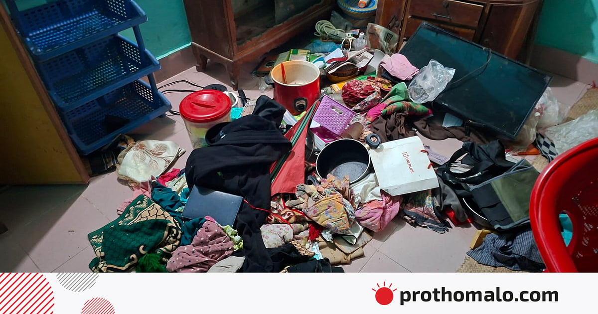 ‘ব্যাংক থেকে টাকা উঠাইছেন, কালো ব্যাগে টাকা রাখা, ব্যাগটা দেন’ ‘ব্যাংক থেকে টাকা উঠাইছেন, কালো ব্যাগে টাকা রাখা, ব্যাগটা দেন’