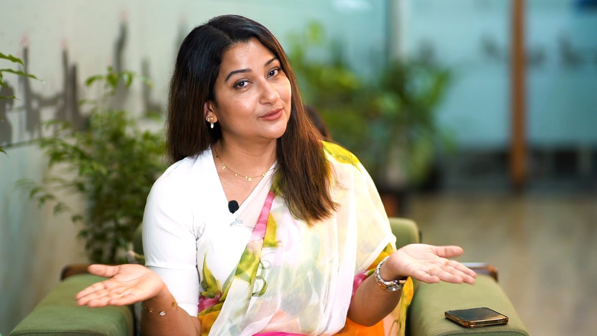 সবাই দেখতে চায় আর্টিস্টদের পরিবারে ঝামেলা হচ্ছে: দীপা খন্দকার