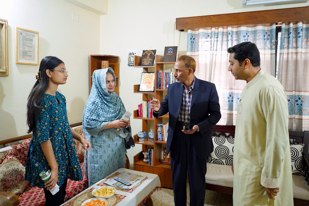 শহীদ ফারহানের বাসা থেকে ববি হাজ্জাজের নির্বাচনী প্রচার শুরু