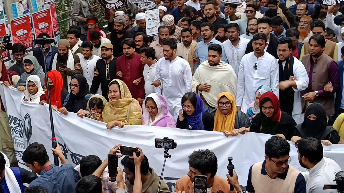 তিন নেতার মাজার জিয়ারতের মধ্য দিয়ে এনসিপির নির্বাচনী প্রচারণা শুরু