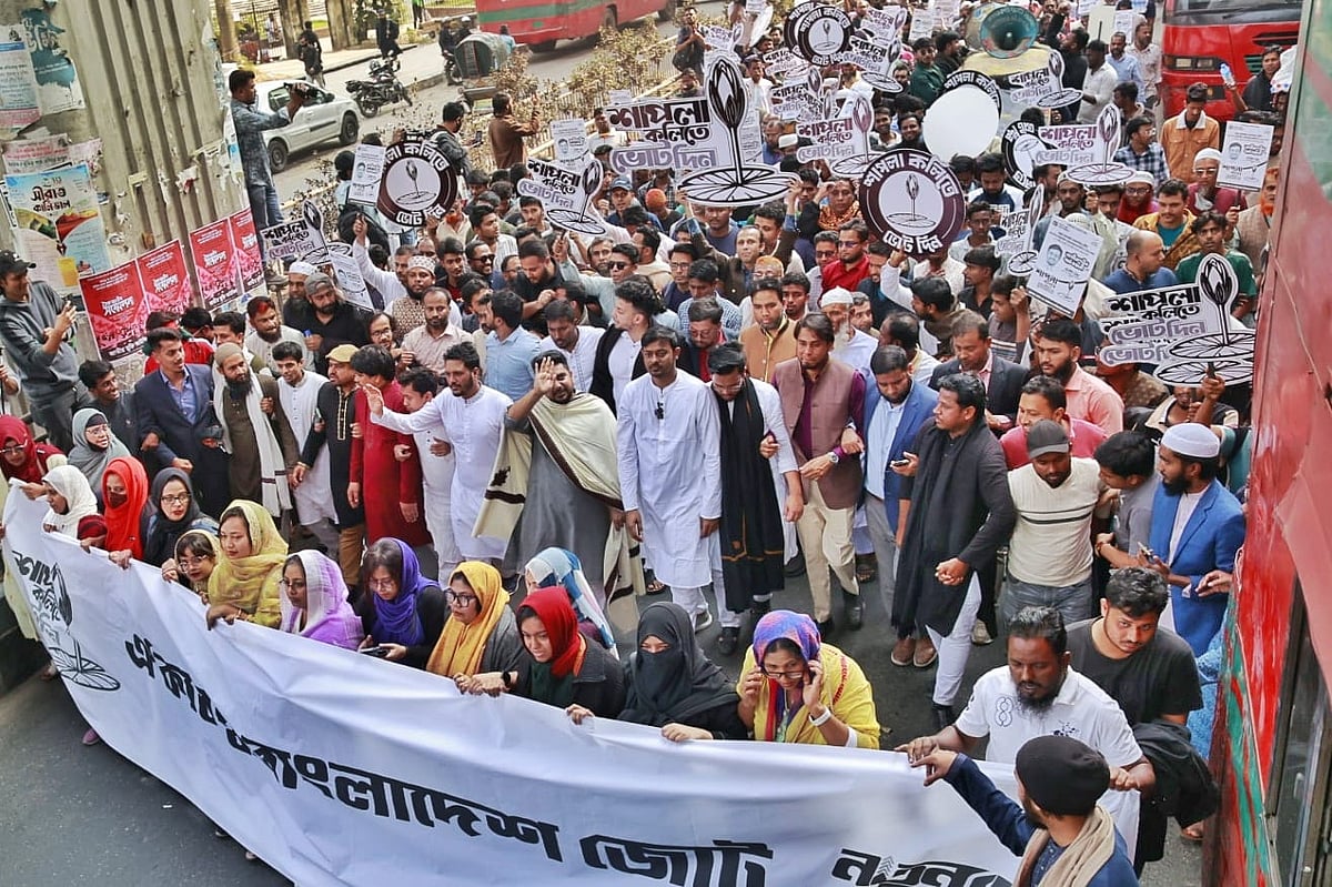 শেরে বাংলা-সোহরাওয়ার্দী, কাজী নজরুল ও ওসমান হাদির কবর জিয়ারত করে এনসিপির নির্বাচনী প্রচার শুরু