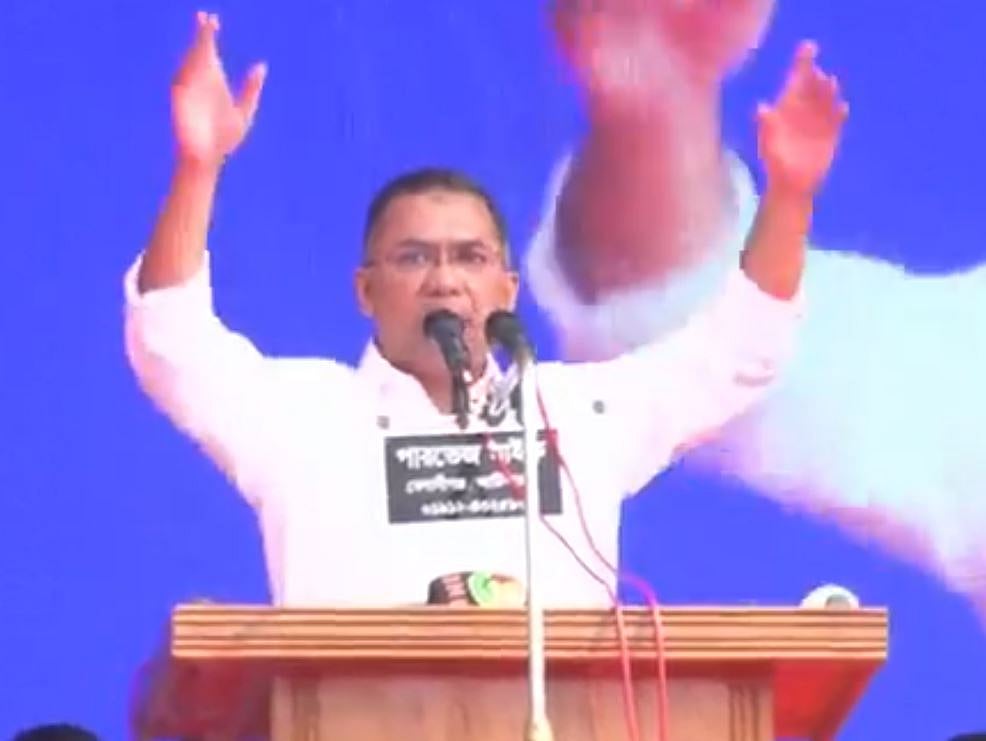 সিলেটে বিএনপির নির্বাচনী জনসভার মঞ্চে তারেক রহমান  