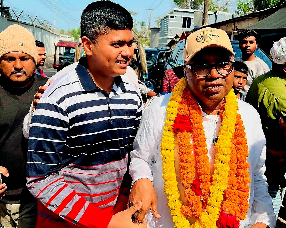 কক্সবাজারে গানে-স্লোগানে শুরু প্রচারণা