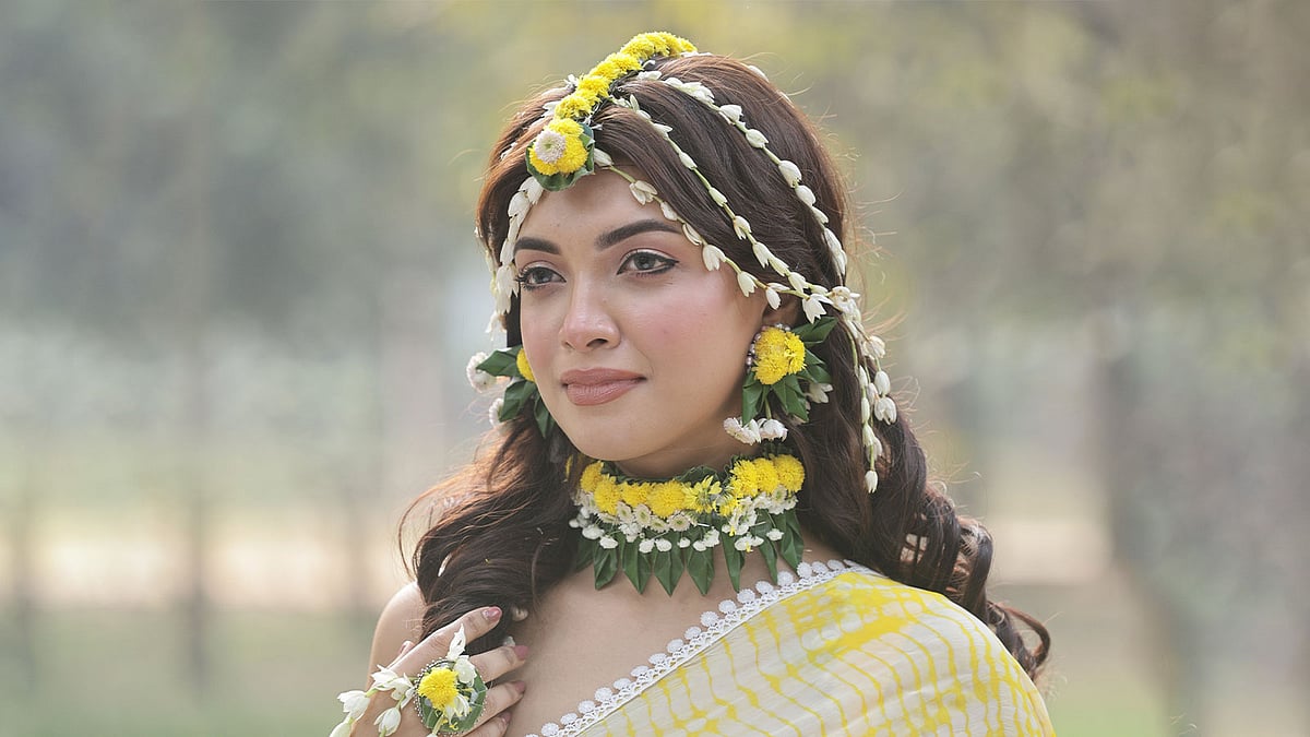 দেখুন এই সময়ের হলুদের কনে সাজের ১০টি ছবি