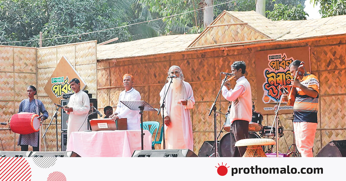 নদীর পাড়ে দিন কাটল গানে গানে নদীর পাড়ে দিন কাটল গানে গানে
