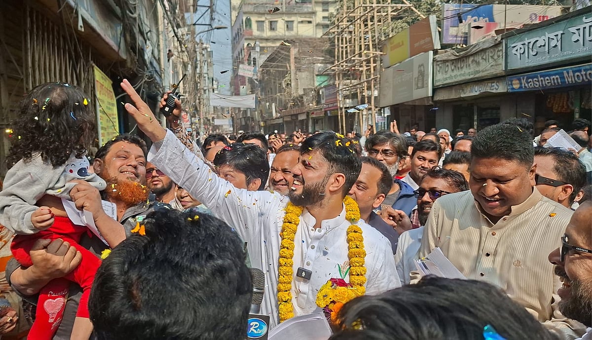 প্রচারে নেমে ইশরাক বললেন, ‘আপনাদের সন্তান হিসেবে এসেছি, একটা সুযোগ চাচ্ছি’