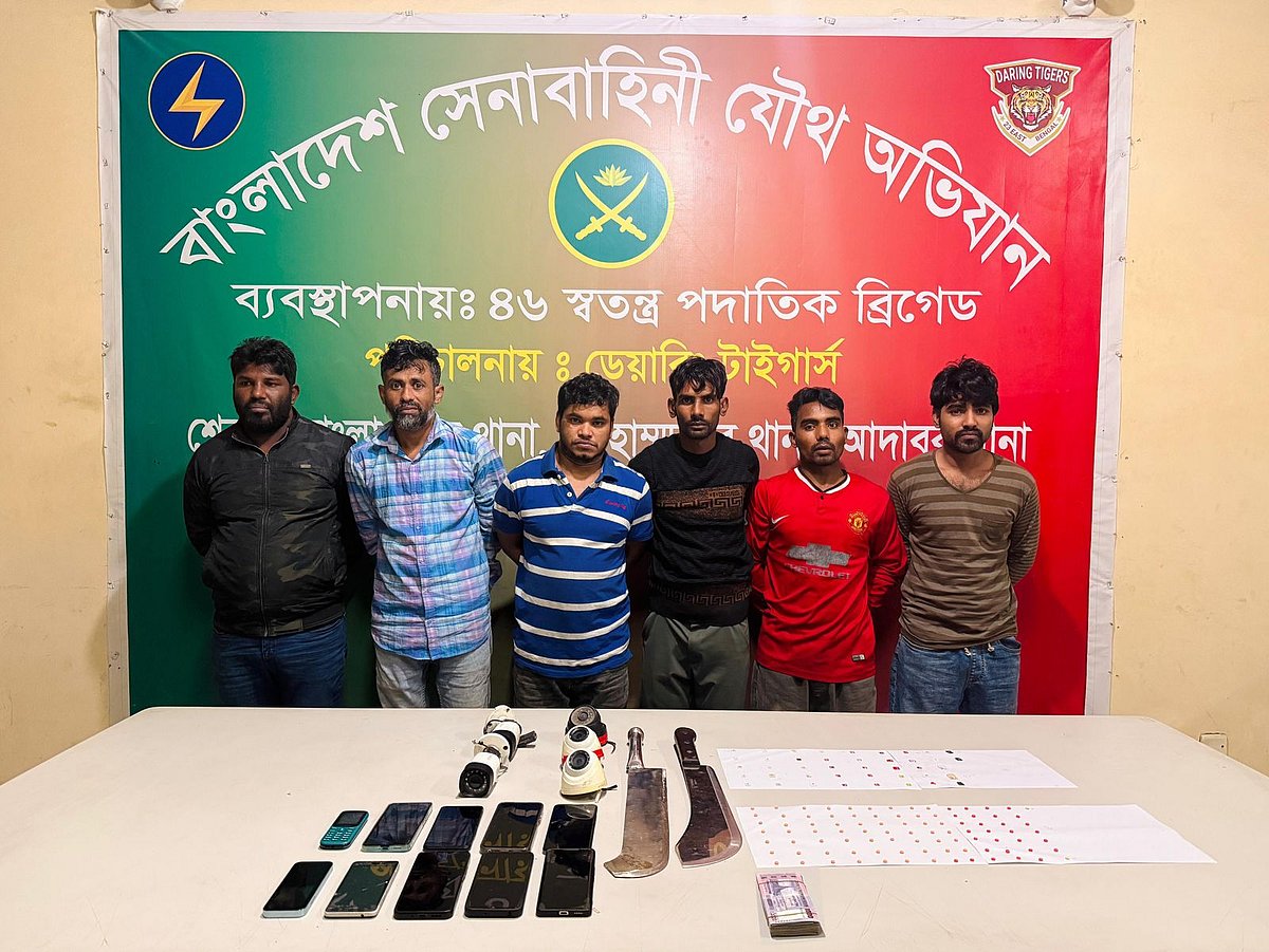 মোহাম্মদপুরে অভিযান, অস্ত্র–মাদকসহ আটক ৬: সেনাবাহিনী